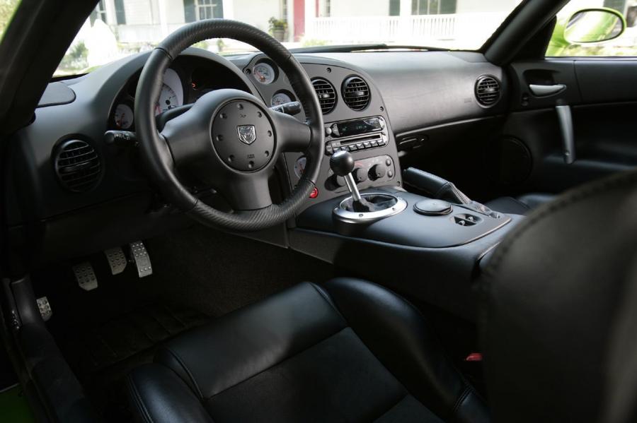 Интерьер Dodge Viper SRT10 Coupe 2008 года  (фото 23 из 52)